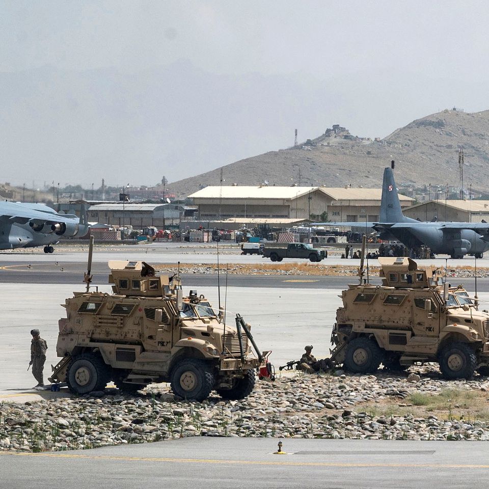 تجهیزات نظامی آمریکایی به ارزش صدها میلیون دلار توسط شبکه های طالبان در حال خارج شدن از افغانستان هستند.