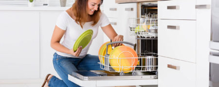 راهنمای خرید ماشین ظرفشویی بر اساس سایز آشپزخانه، مقدار استفاده و قابلیت ها
