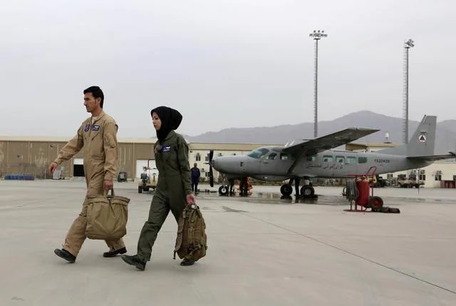 خبر سنگسار شدن صفیه فیروزی به عنوان یکی از تنها دو زن خلبان در افغانستان بسیاری را بیش از پیش نگران رعب و وحشت زنان افغان کرد.