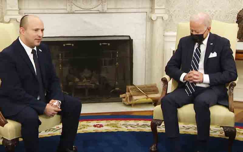 در جریان نشست خبری جو بایدن با نفتالی بنت نخست وزیر اسراییل ، رییس جمهور ایالات متحده به وضوح به خواب می رود