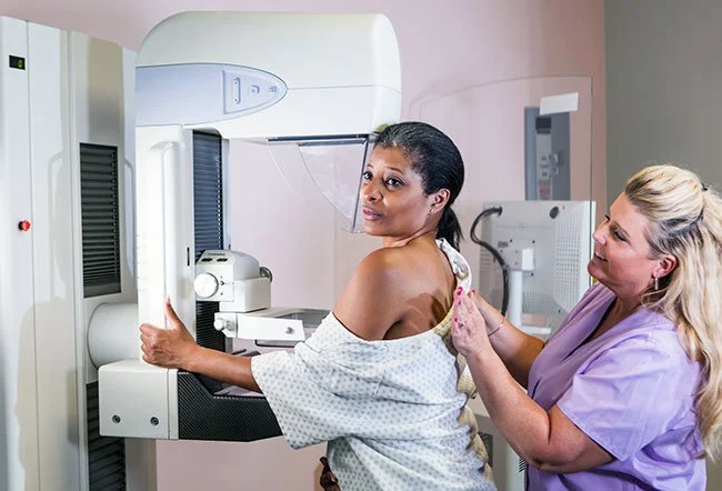 ماموگرافی چگونه انجام میشود