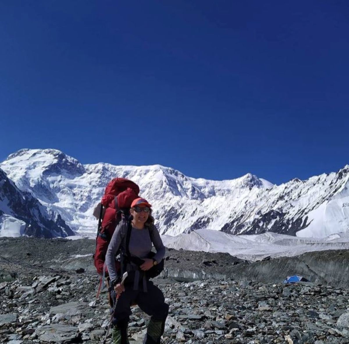الکسیس استون کوهنورد ایرانی-بریتانیایی که از اعضای گروه کوهنوردی آرش نیز هست، در یک پست اینستاگرامی جزییاتی از مرگ مهری جعفری ، کوهنورد ایرانی، را منتشر کرده است.
