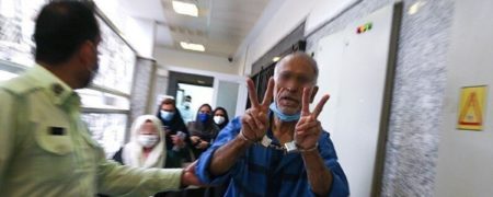 اکبر خرمدین که مدتی قبل پسرش را تکه تکه کرده بود، از قصاص نجات یافت