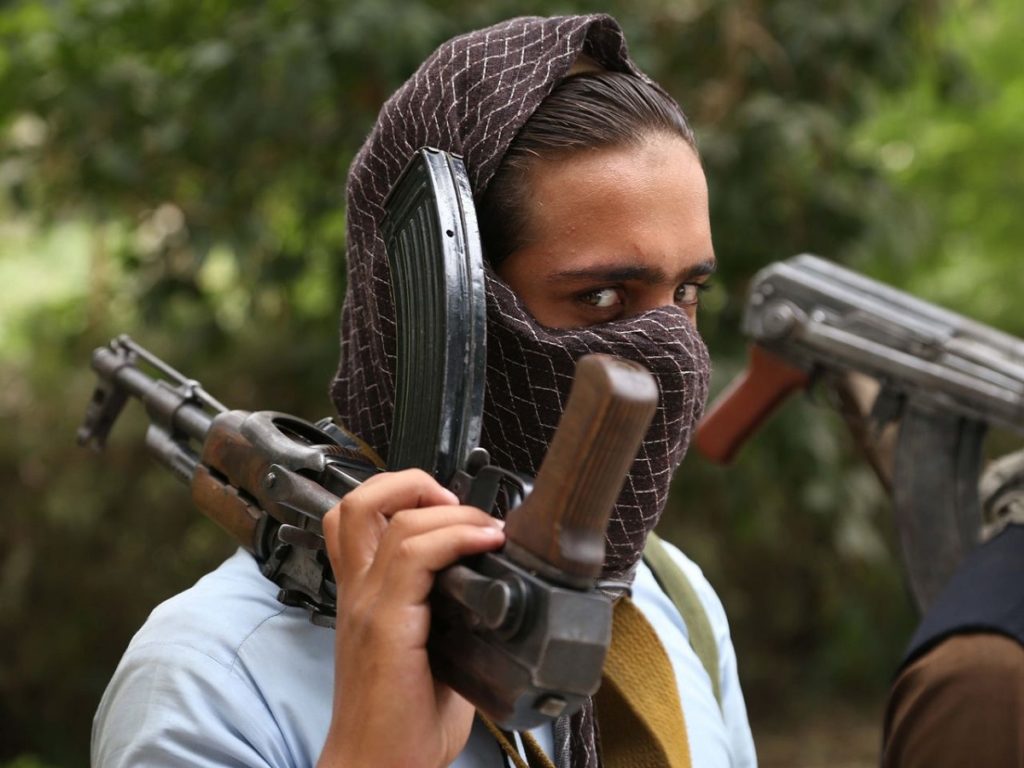 کشته شدن عضو طالبان در اثر بازی با اسلحه + ویدیو (۱۲+)
