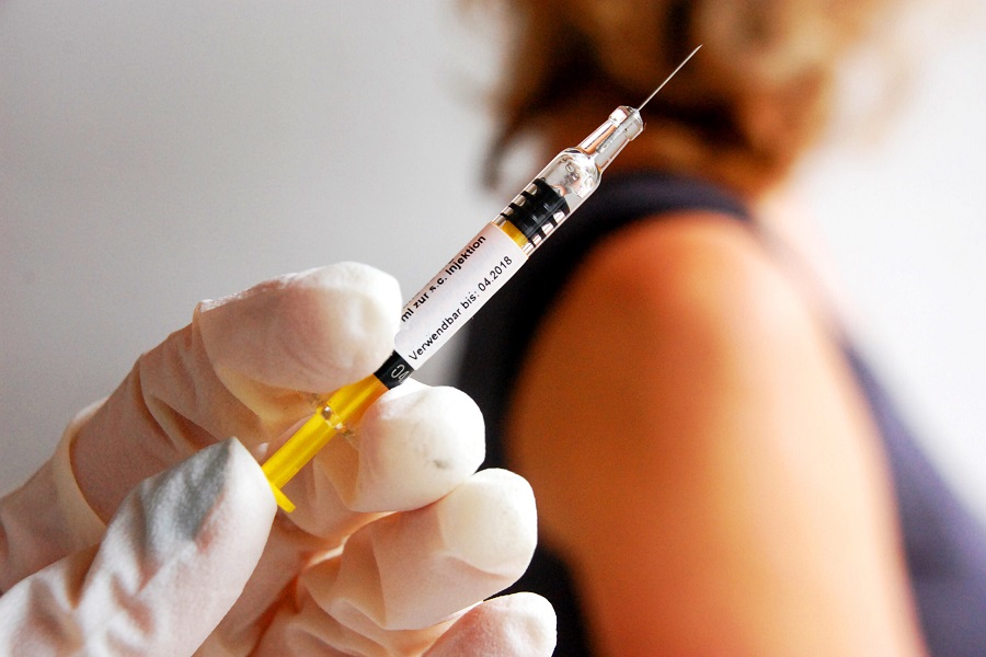 زن آمریکایی به خاطر تزریق واکسن کرونا ۲ میلیون دلار جایزه گرفت!