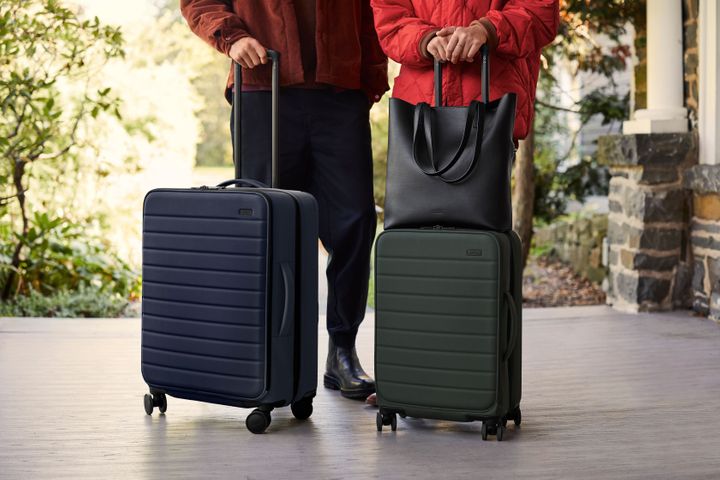 در ادامه این مطلب قصد داریم شما را با فاکتورهایی که هنگام خرید یک چمدان، کیف و ساک مسافرتی مناسب باید مد نظر داشته باشید آشنا کنیم.