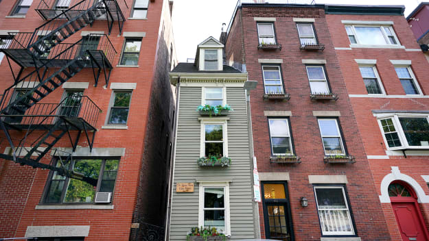 ساختمان موسوم به Skinny House به معنای «خانه لاغر اندام» یا «خانه باریک» که ساختمان معروف و یکی از جاذبه های گردشگری شهر بوستون است