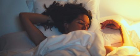 چرا شب ها نباید با چراغ روشن خوابید؟