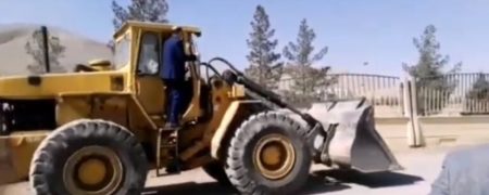 حمله نماینده نجف آباد با لودر به دانشگاه آزاد + فیلم