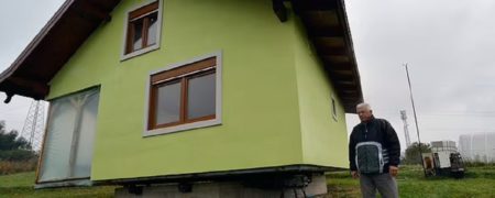 مرد بوسنیایی به عشق همسرش یک خانه گردان ساخته تا ویو خانه را خودش انتخاب کند + ویدیو