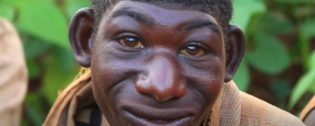 پسر جنگل حالا دیگر با کت و شلواری شیک به مدرسه می‌رود