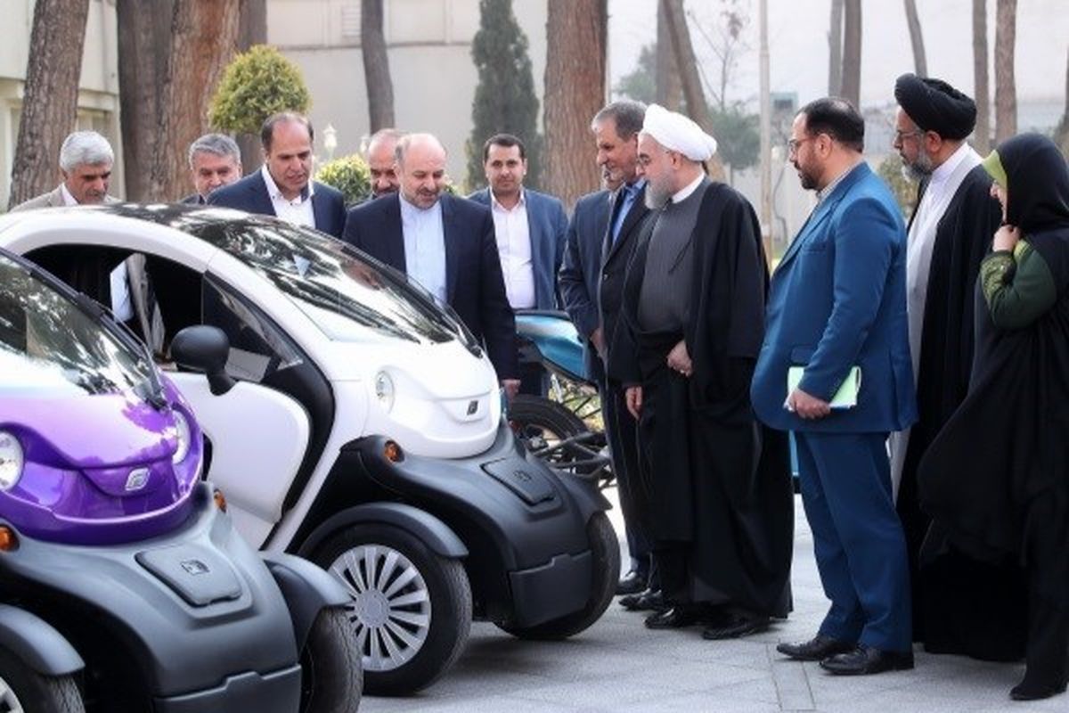 بعد از مدت ها کش و قوس و انتظار، ظاهراً اولین خودرو برقی ایرانی با نام «یوز ایرانی» مجوز تردد گرفته و پلاک شده است.