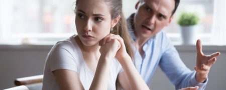 این نشانه ها می گوید شریک عاطفی تان کنترل‌گر است