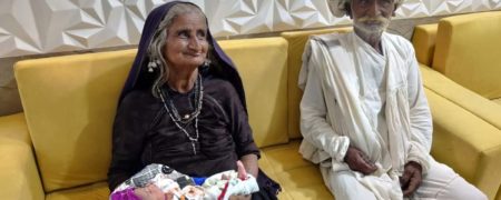 زن ۷۰ ساله هندی برای اولین بار مادر شد