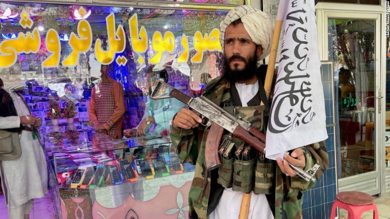 پلیس مذهبی در افغانستان با به قدرت رسیدن دوباره طالبان بار دیگر به خیابان ها آمده اند اما این بار رویکرد متفاوت از قبل است