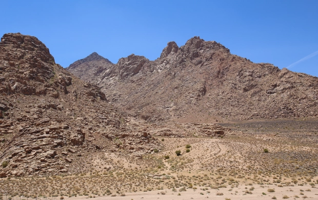 باستان شناسان مسیحی مدعی شده اند که موقعیت مکانی کوهستان مقدس موسوم به کوه سینا که دو لوح ده فرمان در آن به حضرت موسی وحی شده را یافته اند