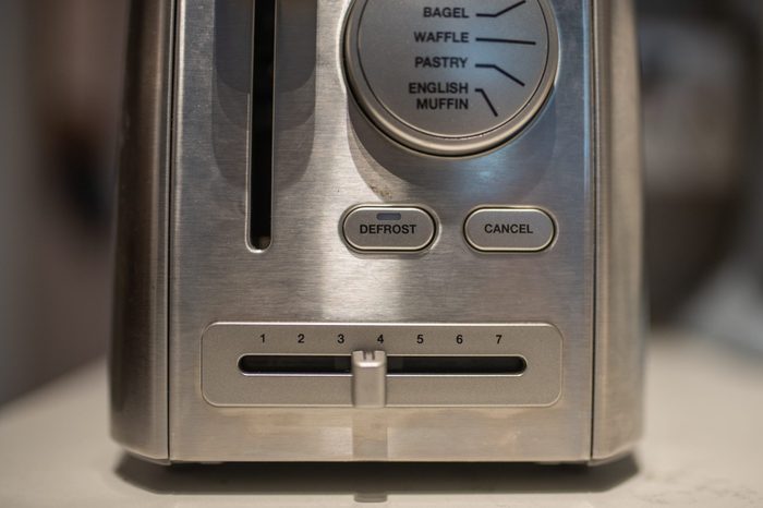توسترها یکی از وسایل آشپزخانه هستند که از نگاه بسیاری دستگاهی ساده با یک کاربرد ساده است اما کار با آن ها چندان ساده نیست