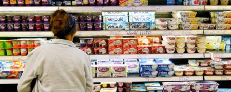 ۸ اشتباهی که هنگام خرید مواد غذایی مرتکب می شویم