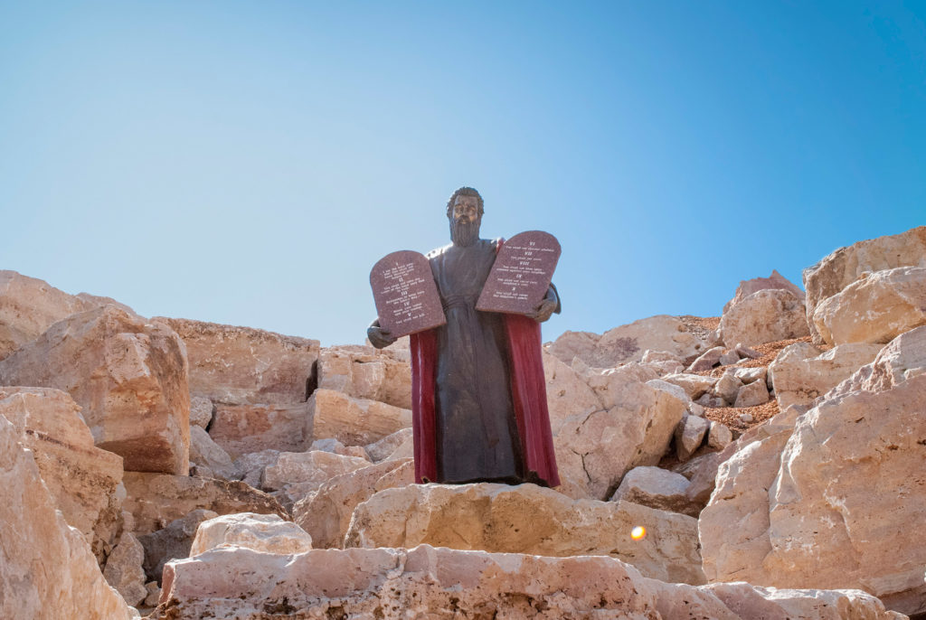 کشف مکان واقعی کوه سینا و محل نزول الواح ده فرمان به حضرت موسی در عربستان سعودی