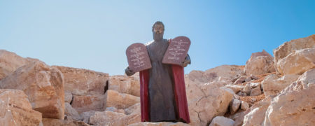 کشف مکان واقعی کوه سینا و محل نزول الواح ده فرمان به حضرت موسی در عربستان سعودی