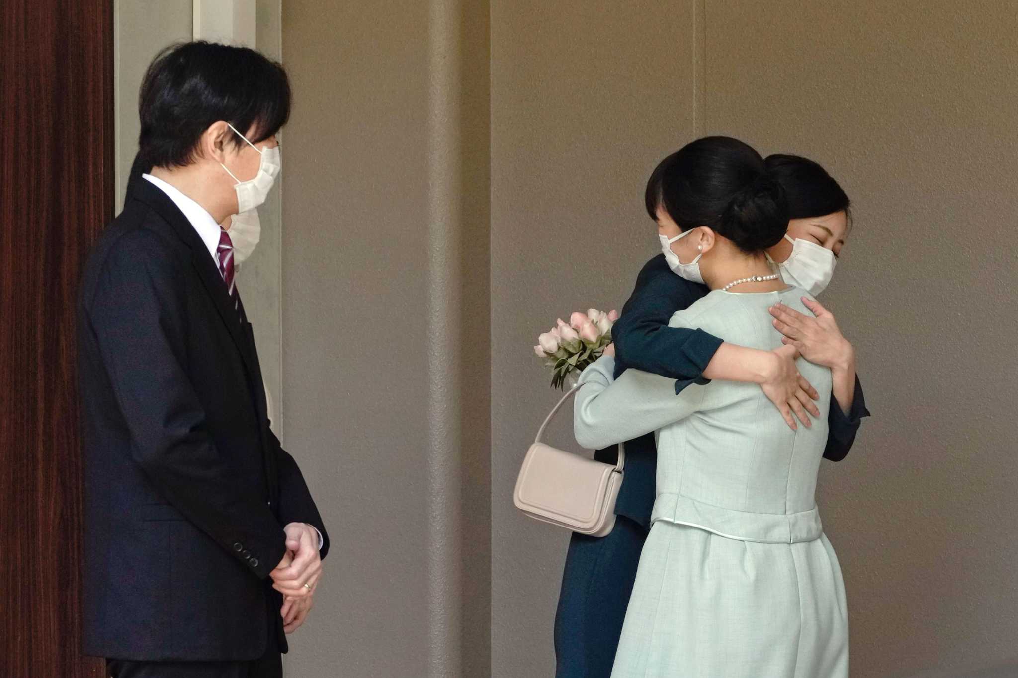 پرنسس ماکو ژاپن در یک مراسم بسیار ساده با دوست دوران دانشجویی خود کی کومورو که از خاندان سلطنتی نیست ازدواج کرده است