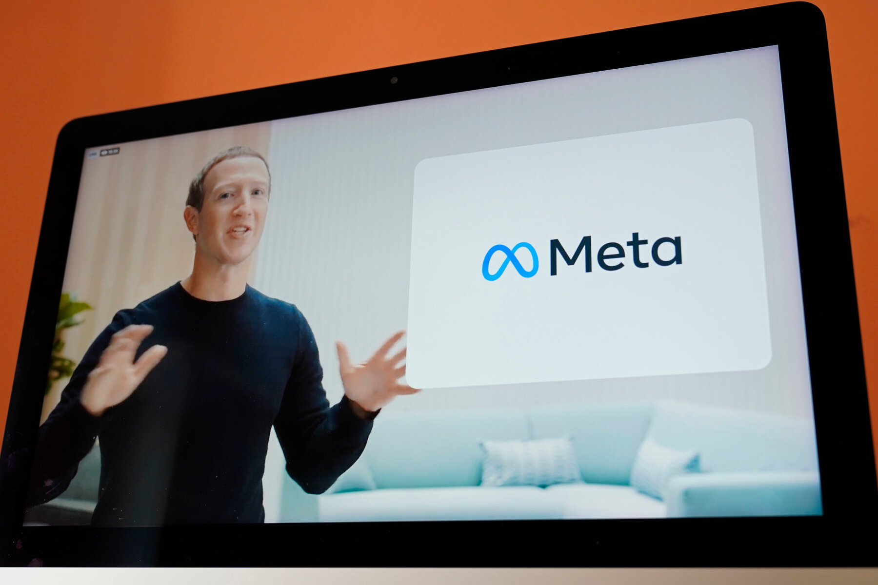 تغییر نام فیسبوک به متا (meta) باعث شده کاربران در شبکه های اجتماعی به اشکال مختلف به تمسخر مارک زاکربرگ و این تصمیم بپردازند