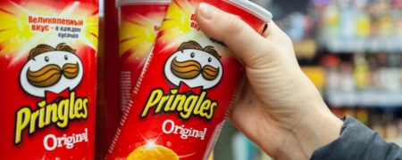 چیپس پرینگلز و ماجرای مرد سبیلوی لوگوی آن