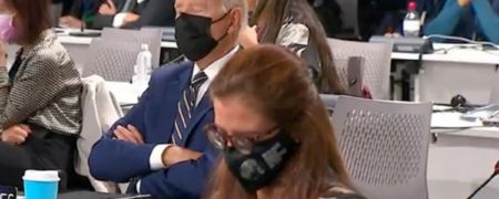 جو خوابالو در کنفرانس تغییرات آب و هوایی هم چرت زد + ویدیو