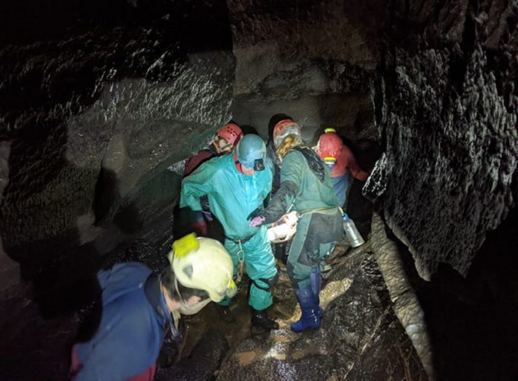 غارنورد انگلیسی که ۵۰ ساعت زیر زمین محبوس بود، سرانجام نجات پیدا کرد