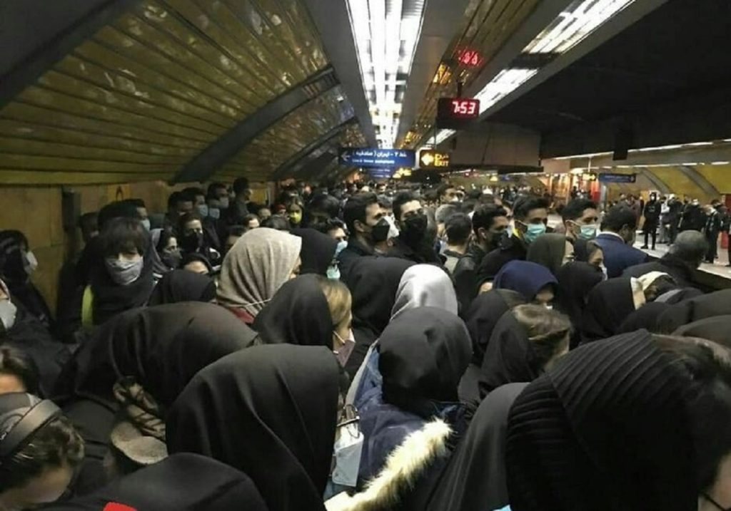 ماجرای حبس شدن مسافران مترو در خط ۴ چه بود؟ + ویدیو