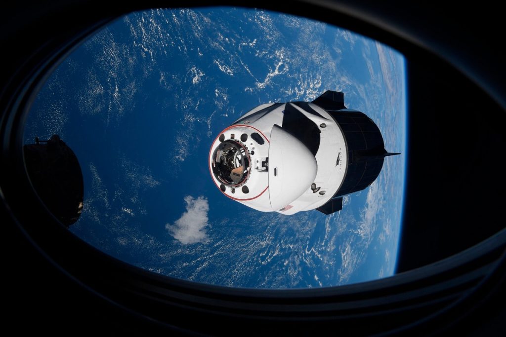 مشکل توالت کپسول فضایی اسپیس ایکس و بازگشت فضانوردان با پوشک