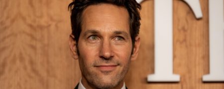 واکنش‌ها به انتخاب پل راد به عنوان جذاب ترین مرد زنده سال ۲۰۲۱ از نگاه مجله People