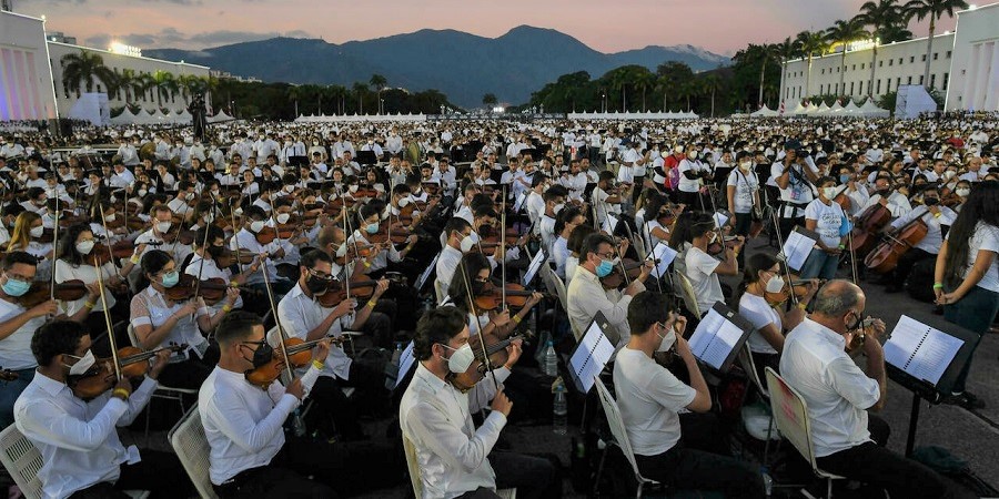 گردهمایی ۱۲ هزار نوازنده در ونزوئلا برای ثبت رکورد بزرگترین ارکستر دنیا