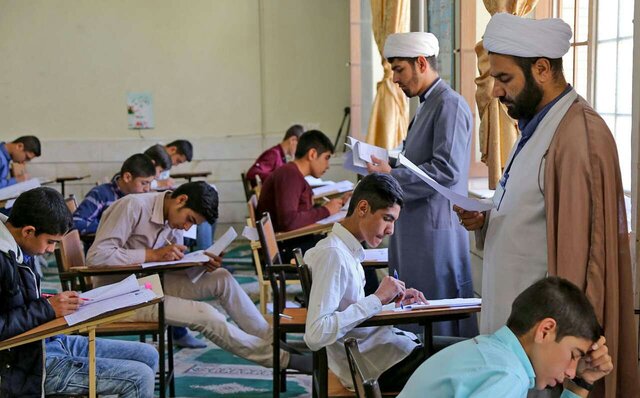 روزنامه جمهوری اسلامی: «بودجه حوزه های علمیه را قطع و به آموزش و پرورش بدهید»