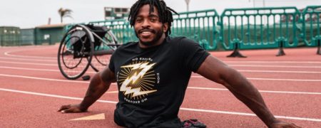 کشتی گیر بدون پای آمریکایی صاحب رکورد سریع ترین راه رفتن روی دست