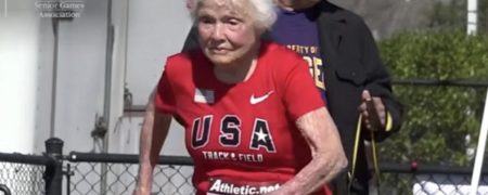 زن ۱۰۵ ساله رکورد جهانی دوی سرعت ۱۰۰ متر را شکست