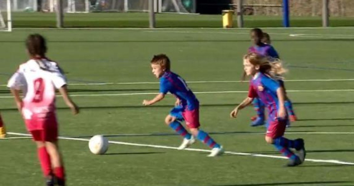 پدرو خوارز نابغه آرژانتینی 7 ساله لاماسیا با گل فوق العاده ای که اخیراً به ثمر رسانده به لقب مسی جدید بارسلونا دست یافته است