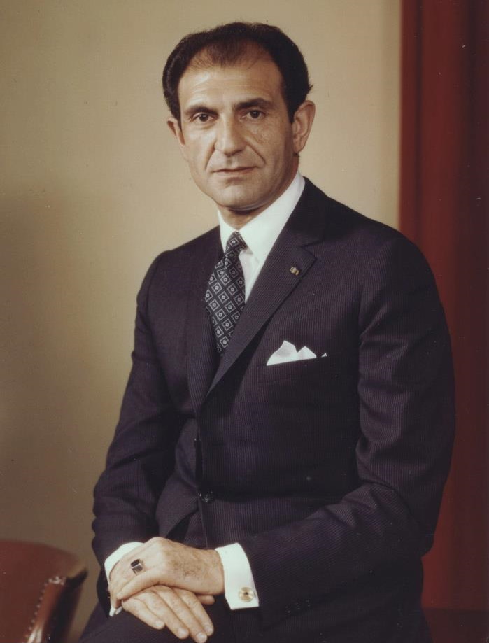 اردشیر زاهدی نخست وزیر سابق ایران در دوران قبل از انقلاب اسلامی و داماد محمدرضا شاه پهلوی، در سن 93 سالگی در شهر مونترو، سوییس درگذشت.