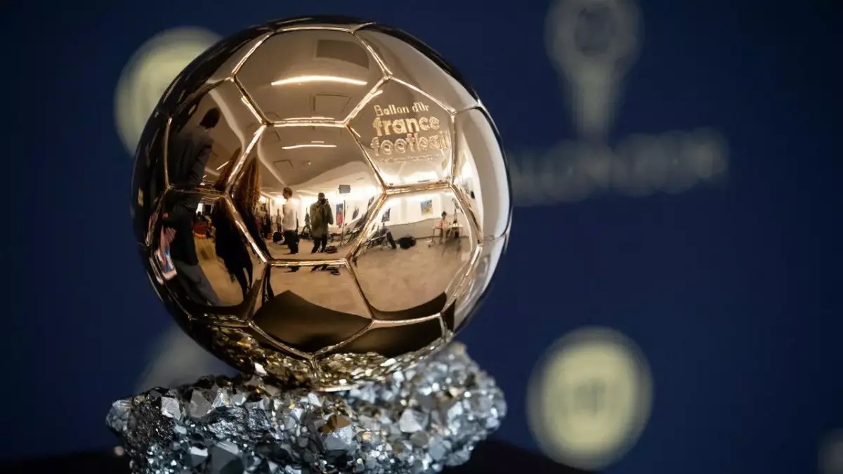 الکسیس پوتیاس و لیونل مسی به عنوان برندگان توپ طلای 2021 در دو بخش مردان و زنان انتخاب شدند، در مراسمی که از سوی فرانس فوتبال در پاریس برگزار شده بود.