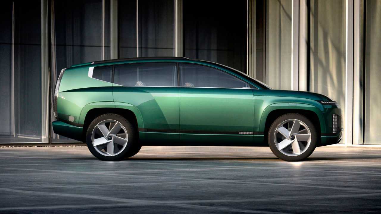 کمپانی هیوندای از یک خودرو مفهومی کاملاً خودکار و برقی به نام SEVEN رونمایی کرده که فضای زندگی بیشتری از یک خودرو رودستر دارد.