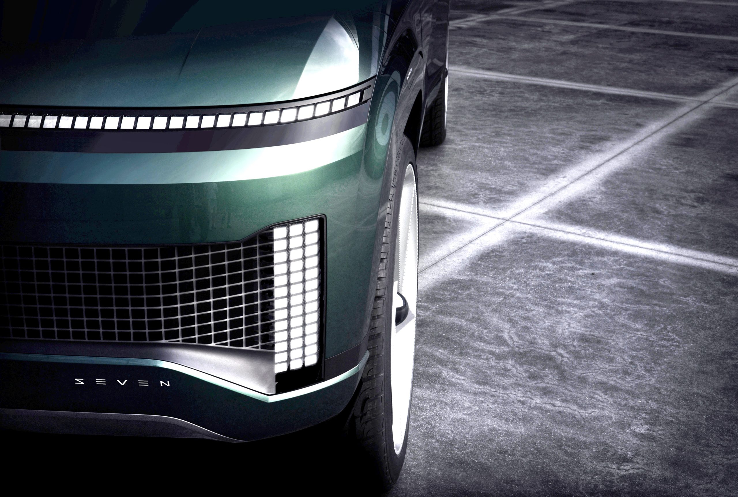 کمپانی هیوندای از یک خودرو مفهومی کاملاً خودکار و برقی به نام SEVEN رونمایی کرده که فضای زندگی بیشتری از یک خودرو رودستر دارد.