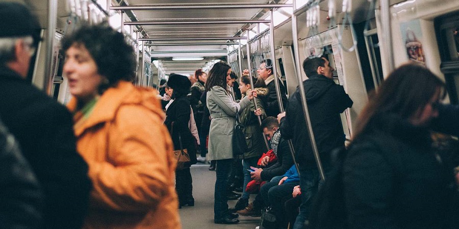 تجاوز به یک زن در مترو در برابر چشمان مسافران بی تفاوت