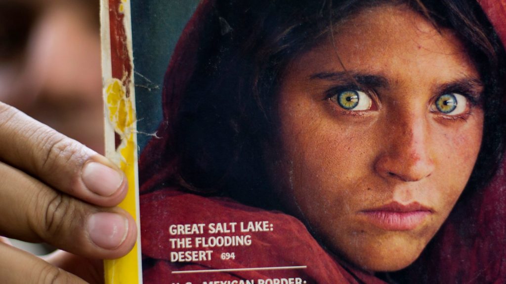 دختر چشم سبز افغانستانی مجله نشنال جئوگرافیک به ایتالیا پناهنده شد