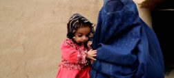 مادر افغان به خاطر فقر نوزادش را ۱۰۴ دلار فروخت