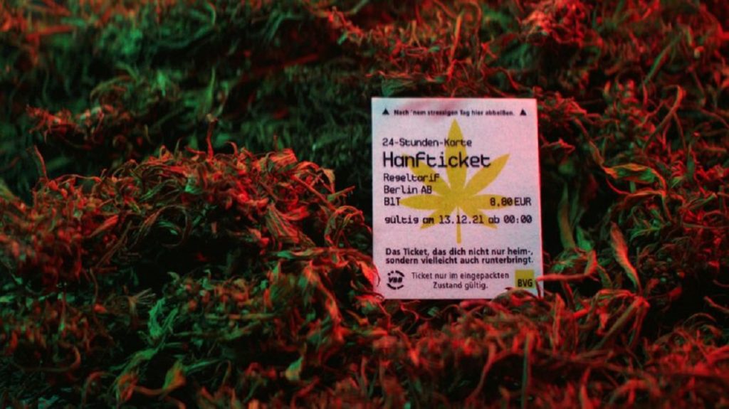 فروش بلیط خوردنی آغشته به روغن گیاه ماری‌جوانا در پایتخت آلمان! + ویدیو