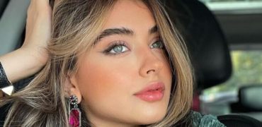 بیوگرافی کیمیا حسینی؛ مدل و بیوتی بلاگر ایرانی که پنجاهمین زن زیبای ۲۰۲۵ شد