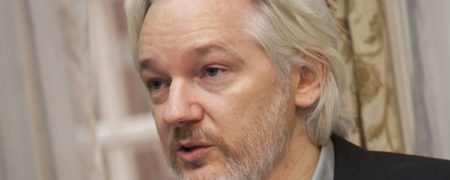 سکته مغزی جولیان آسانژ بنیانگذار ویکی لیکس پس از اعلام رأی دادگاه استردادش به آمریکا