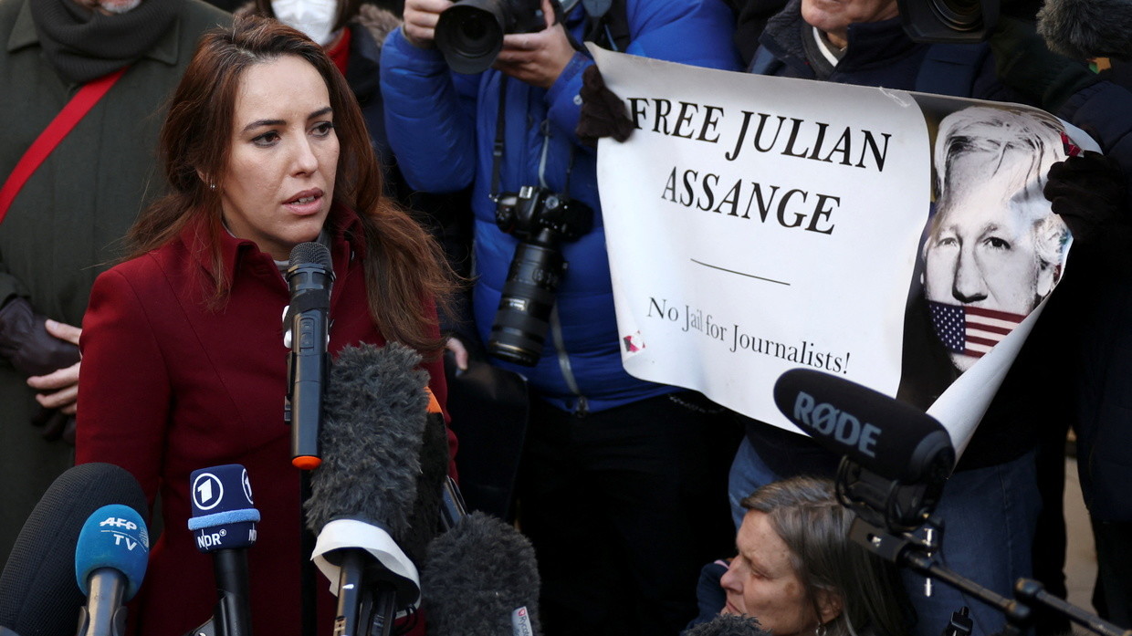 جولیان آسانژ بنیانگذار ویکی لیکس دچار سکته شده است. این افشاگر 50 ساله که در زندان فوق امنیتی بلمارش در بریتانیا نگهداری می شود