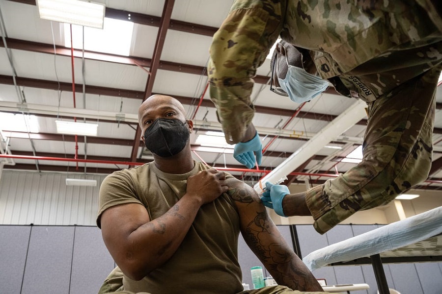اخراج صدها نظامی ارتش آمریکا به دلیل امتناع از دریافت واکسن کرونا