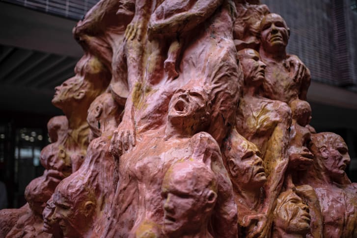بیش از ۲ دهه بود که مجسمه «ستون شرم» (Pillar of Shame) به عنوان یادبودی از قربانیان کشتار میدان تیانانمن پکن در محوطه دانشگاه هنگ هنگ 
